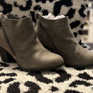 Torrid - Gray Sidezip Booties sz.11.5 WW